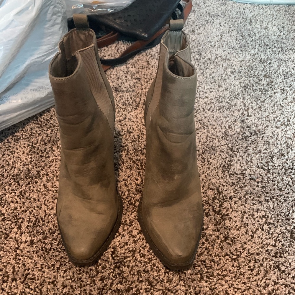 Very Volatile Booties Taupe 7.5/7 1/2 👢